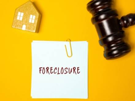 Libertyville, IL foreclosure defense attorney